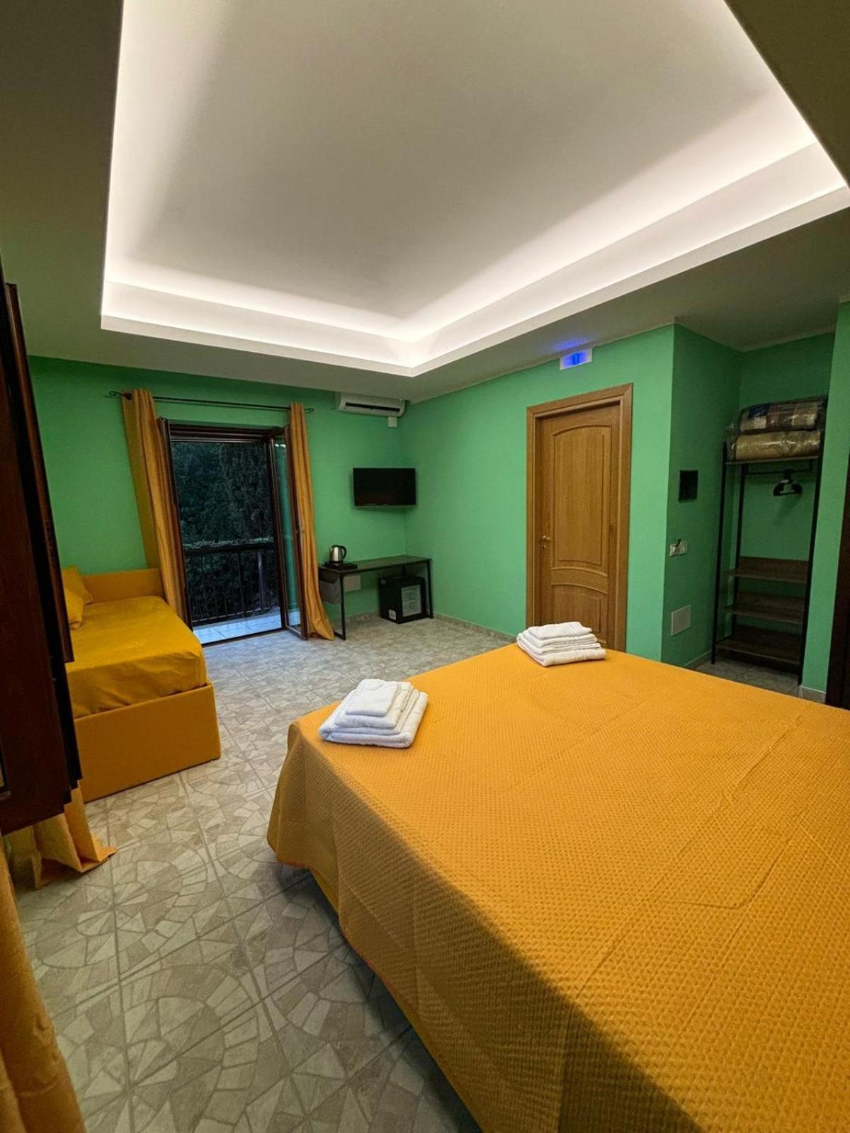 Domus Arco Romano Guest House Itri Exterior photo